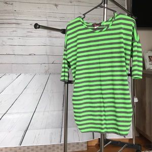 Women’s maternity 3/4 shirt - runs small